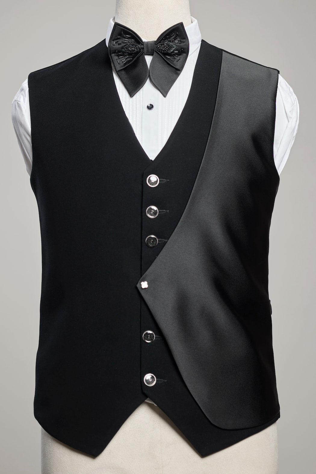 RAVEN LAUREL